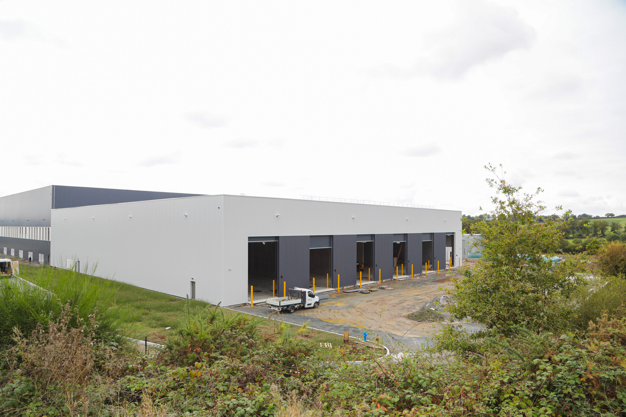 vue aérienne du hall de réception avec portes ouvertes